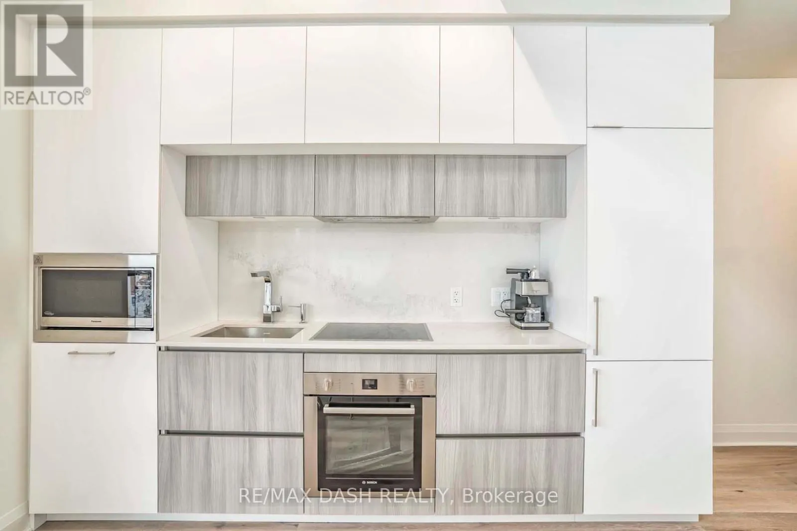 205 - 151 AVENUE ROAD