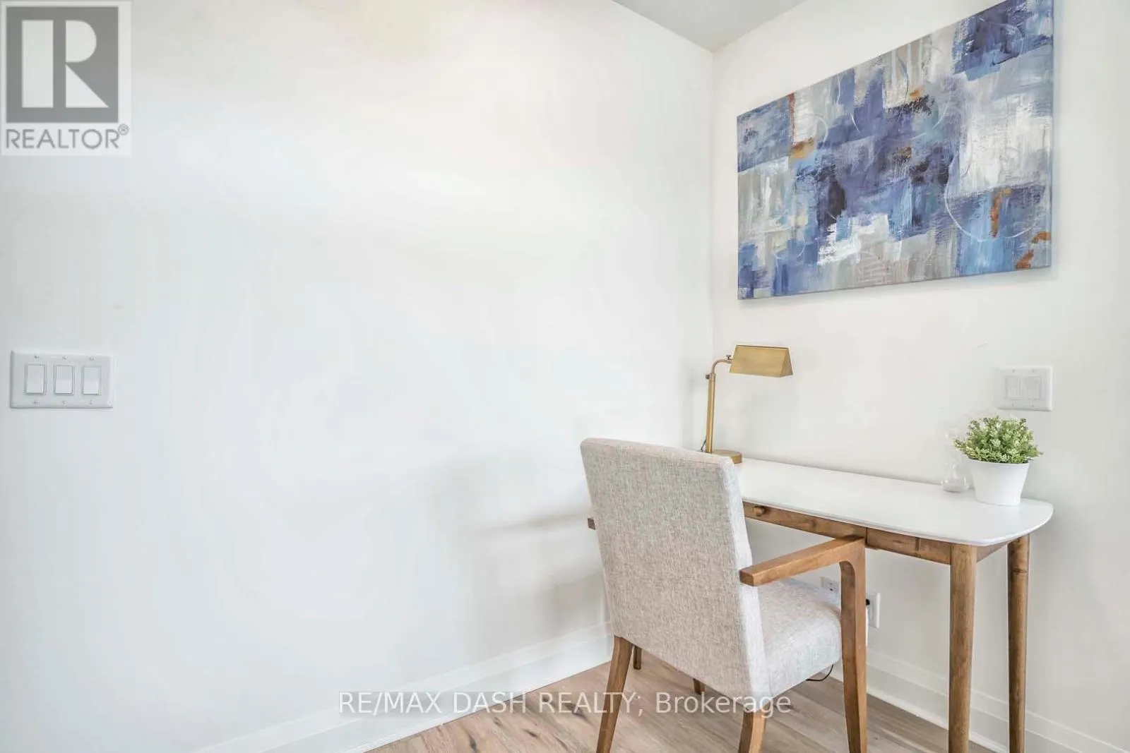 205 - 151 AVENUE ROAD