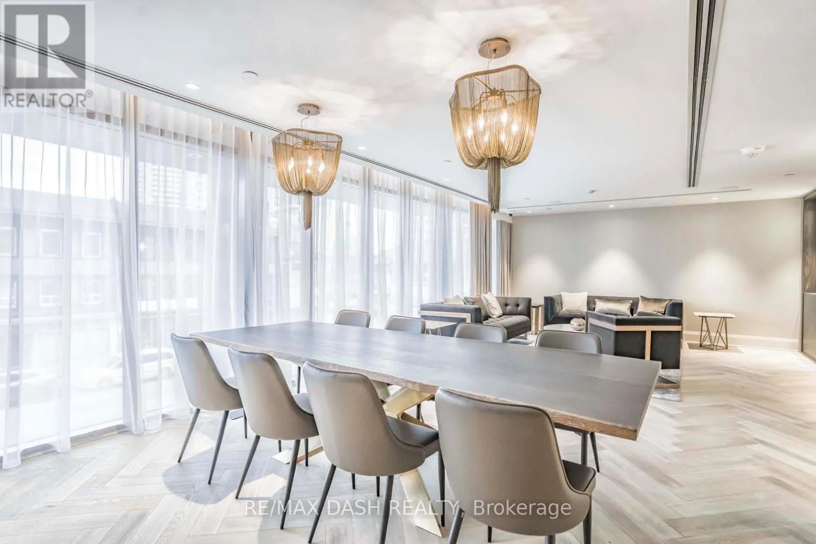 205 - 151 AVENUE ROAD