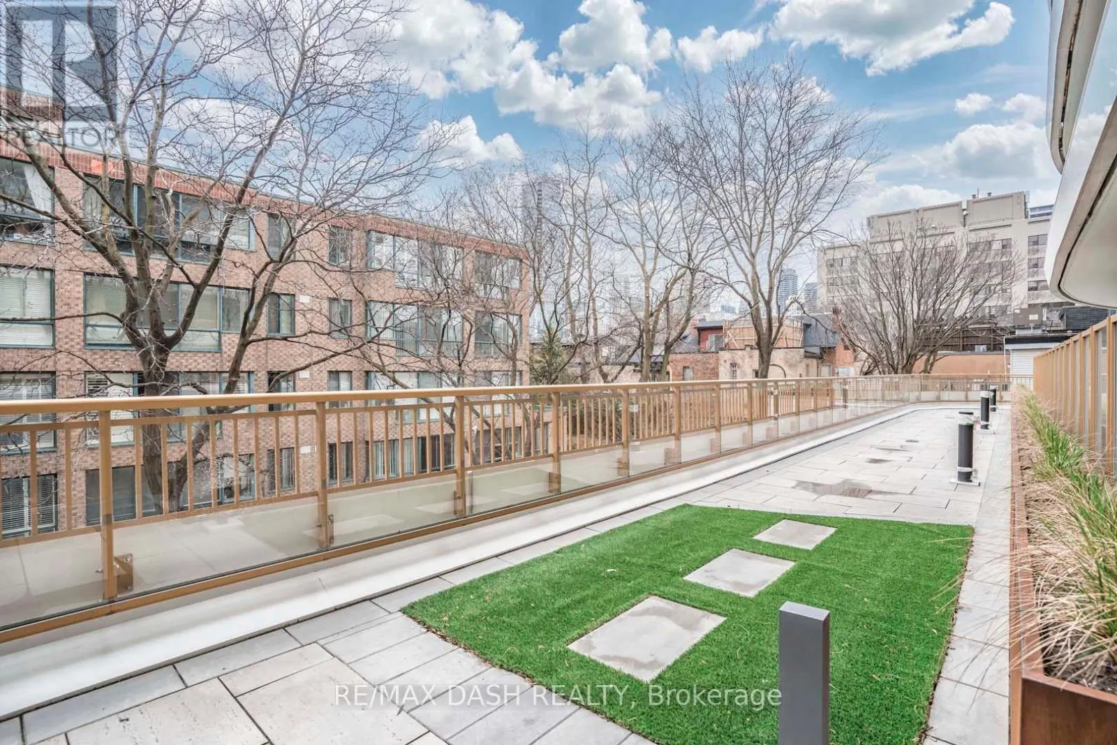 205 - 151 AVENUE ROAD