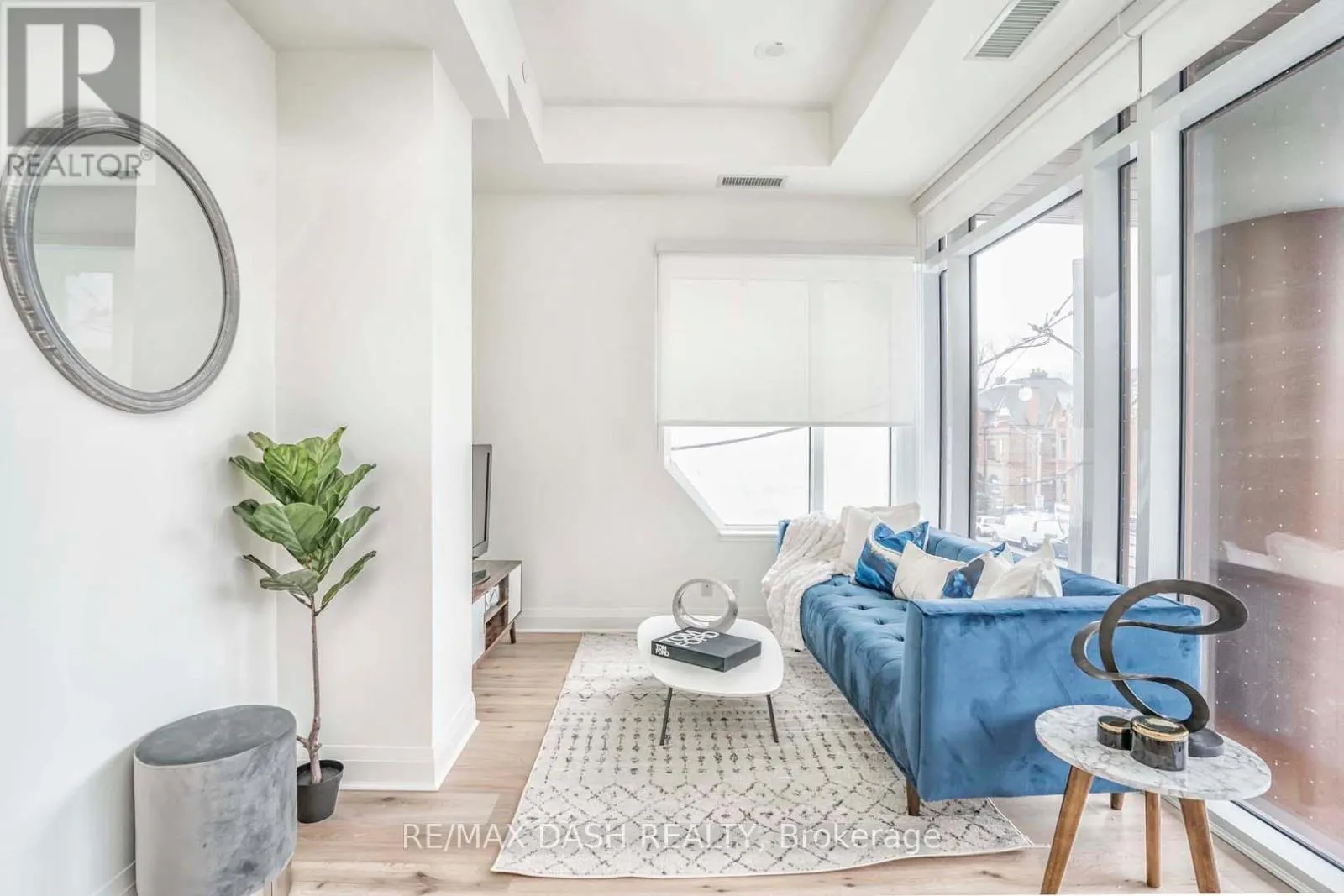 205 - 151 AVENUE ROAD