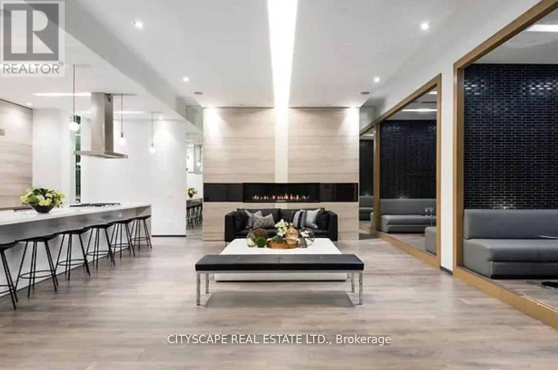 332 - 1030 KING STREET W