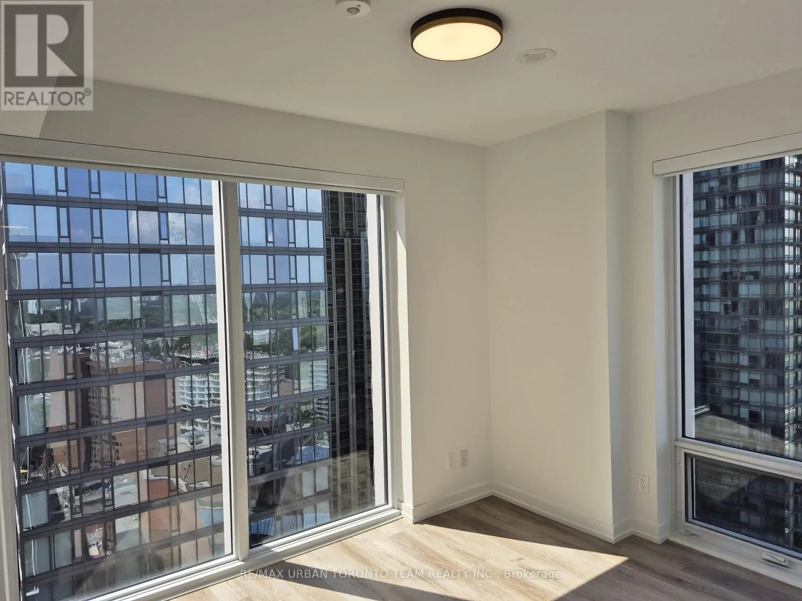 2802 - 771 YONGE STREET