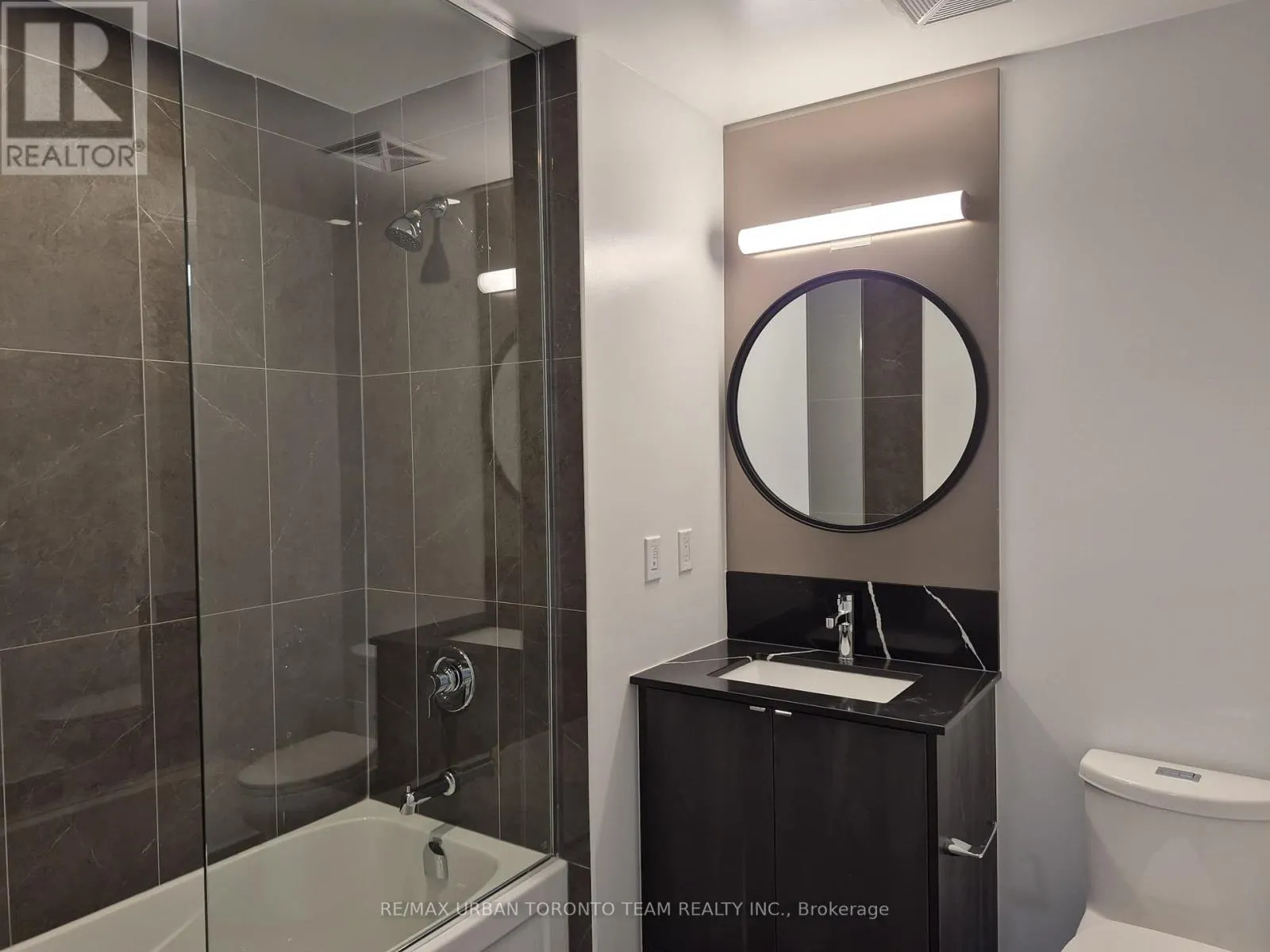 2802 - 771 YONGE STREET
