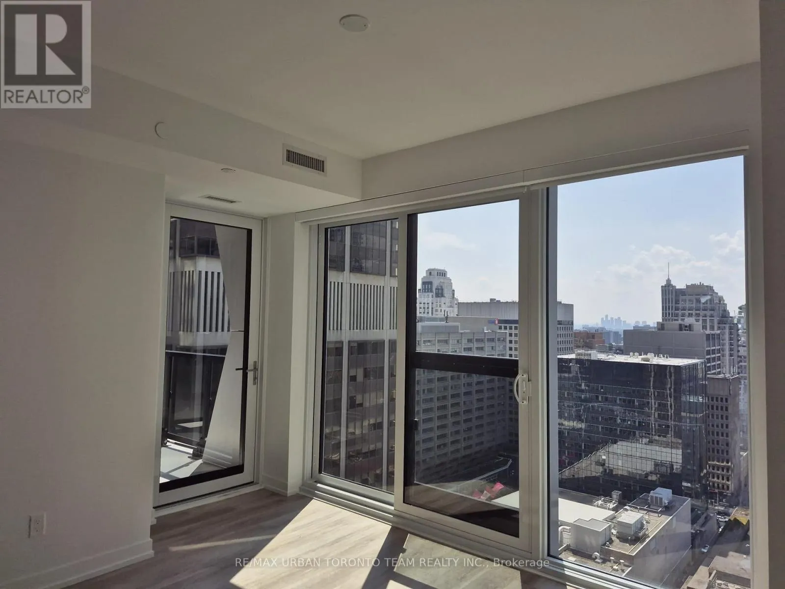 2802 - 771 YONGE STREET
