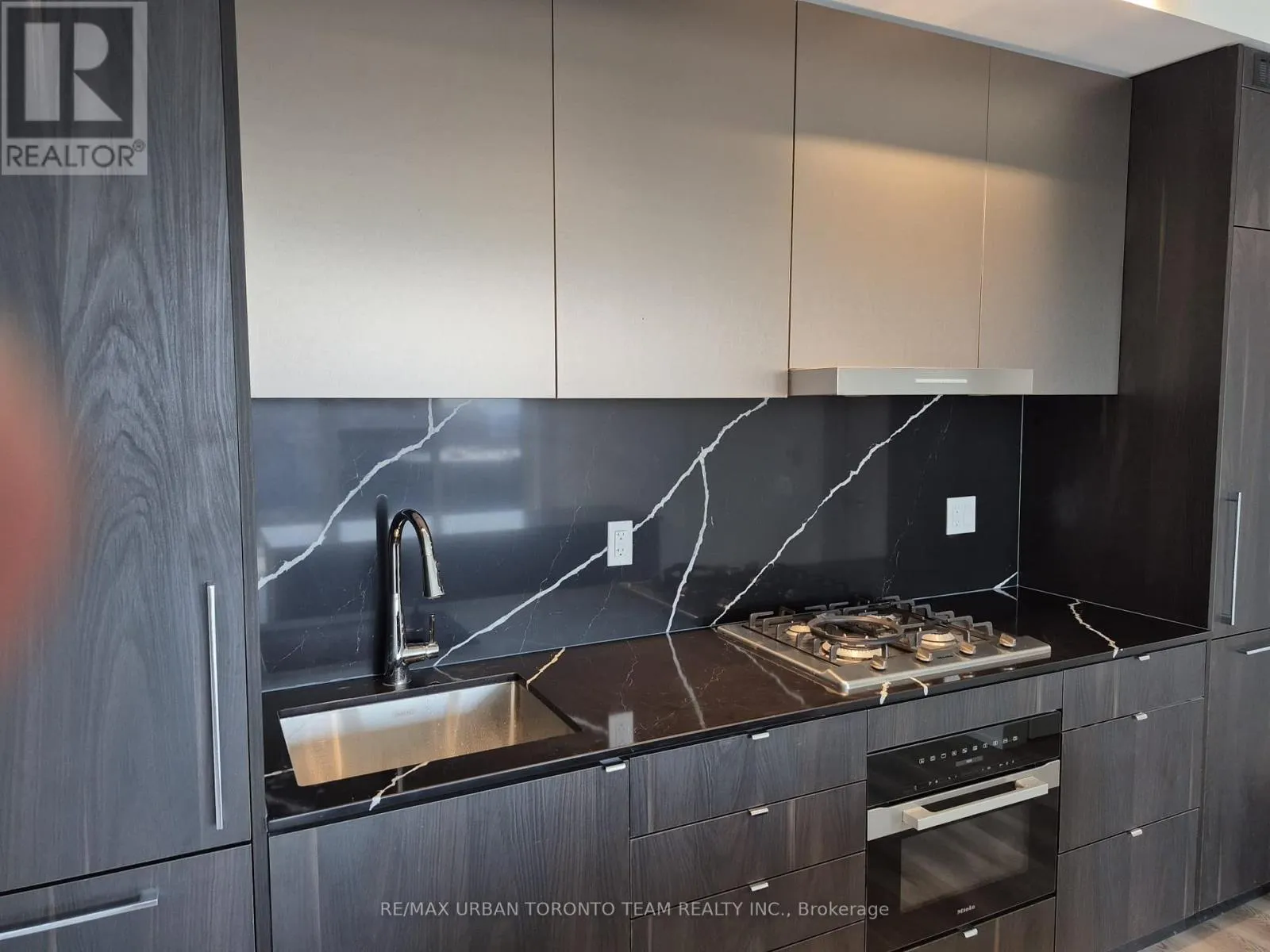 2802 - 771 YONGE STREET