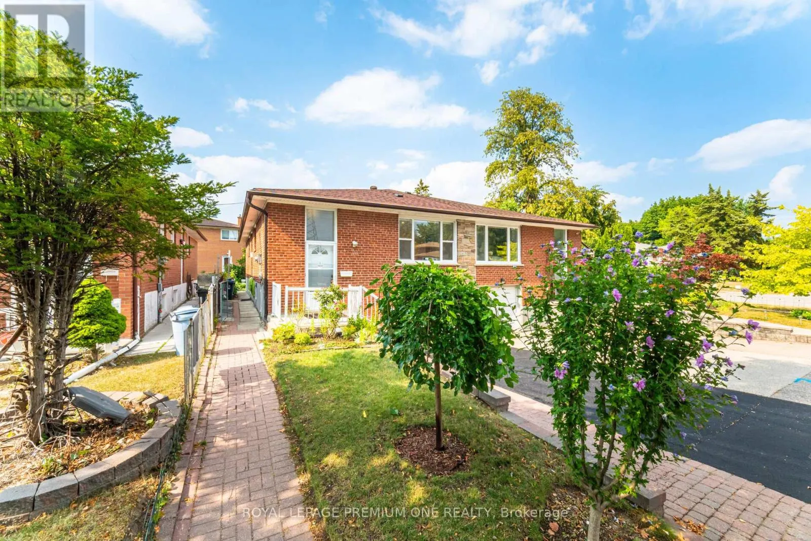 16 REIBER CRESCENT S