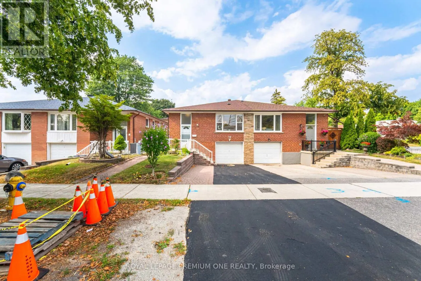 16 REIBER CRESCENT S