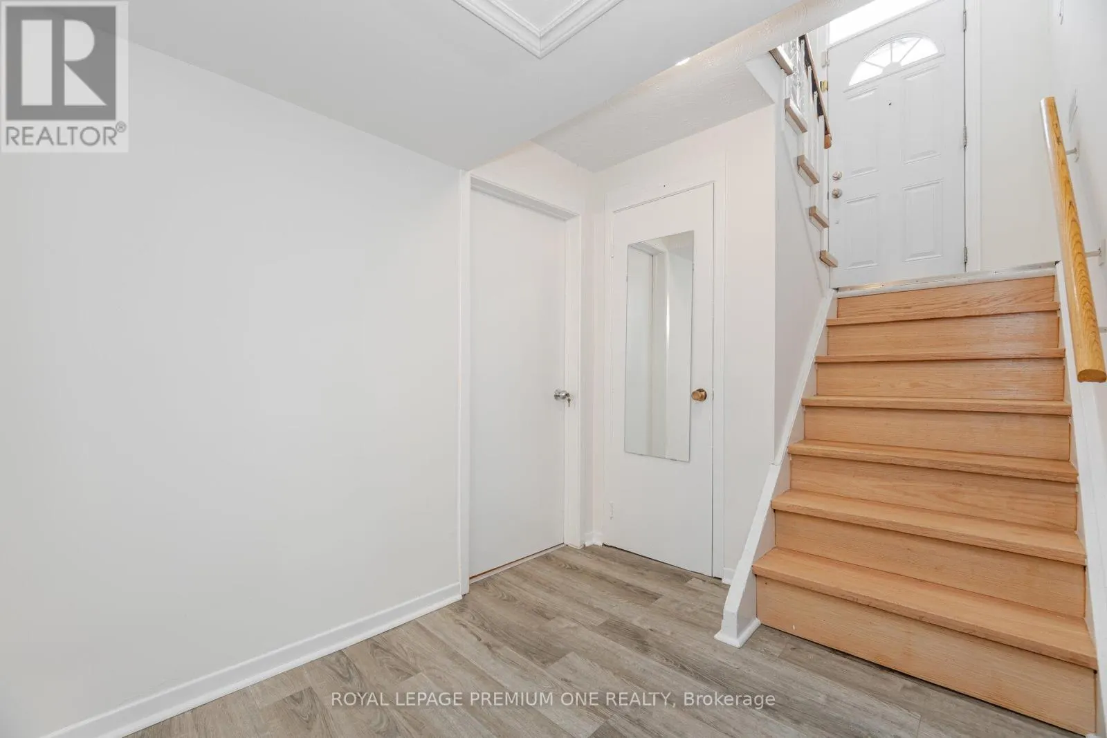 16 REIBER CRESCENT S