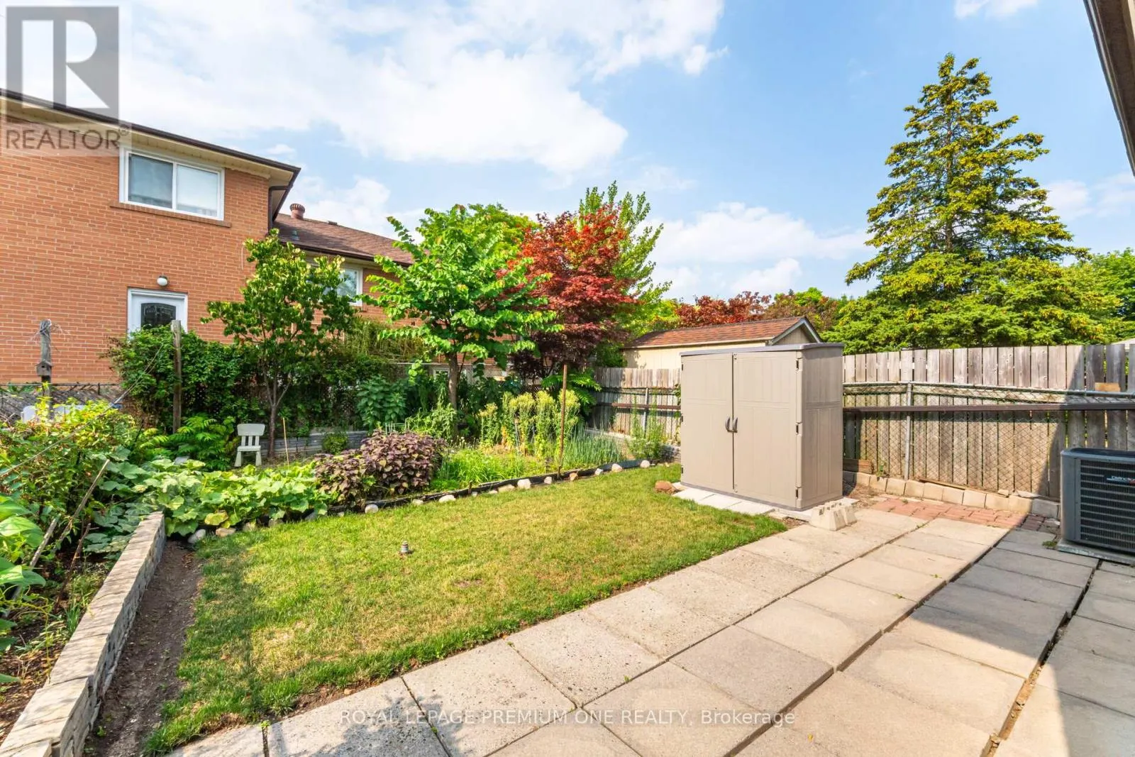 16 REIBER CRESCENT S