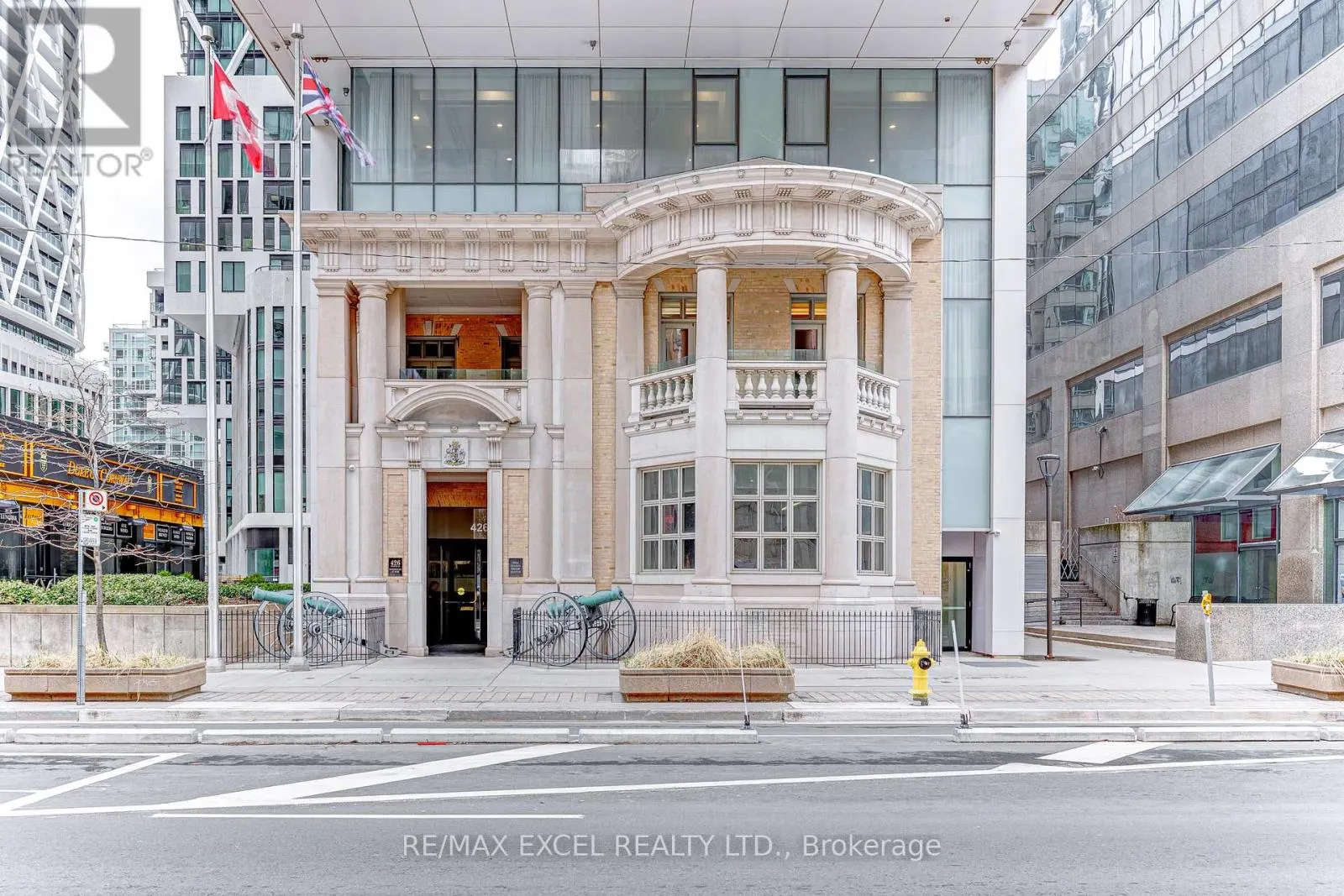 1705 - 426 UNIVERSITY AVENUE