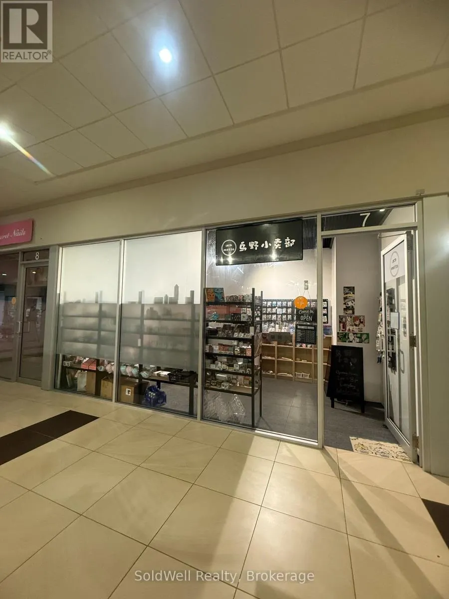 7 - 384 YONGE STREET