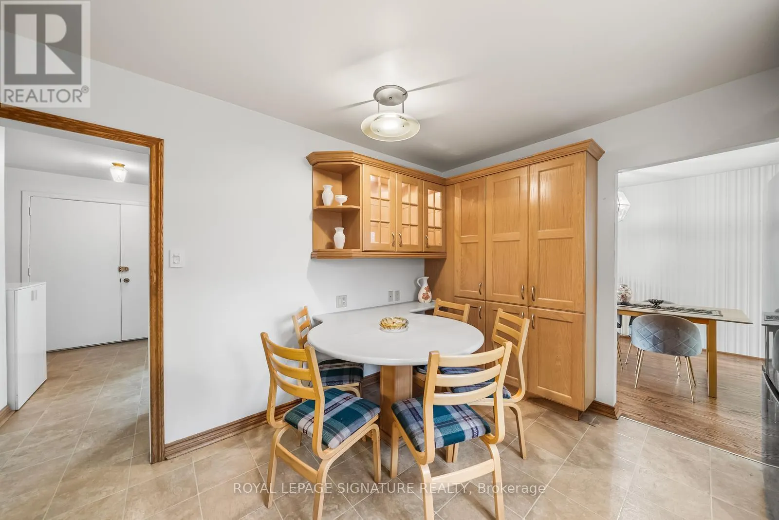 MAIN & UPPER LEVEL - 10 ROCHELLE CRESCENT