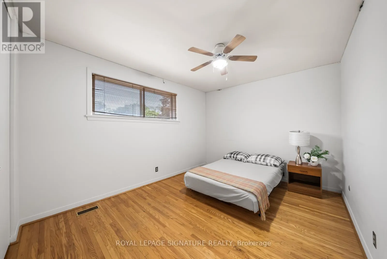 MAIN & UPPER LEVEL - 10 ROCHELLE CRESCENT