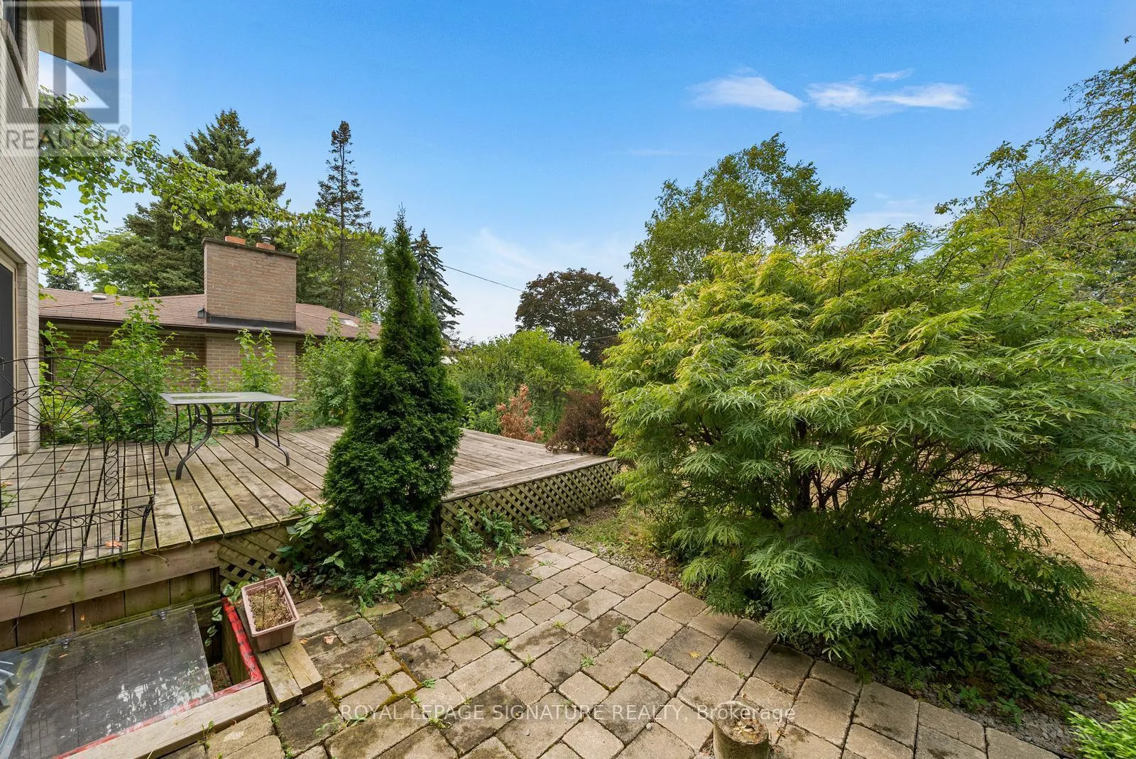 MAIN & UPPER LEVEL - 10 ROCHELLE CRESCENT