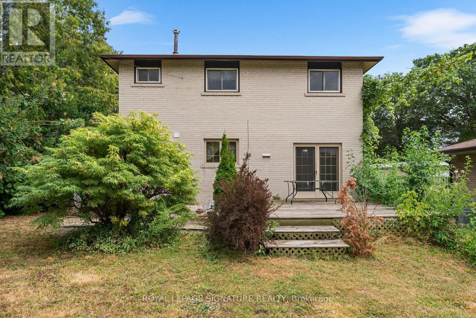 MAIN & UPPER LEVEL - 10 ROCHELLE CRESCENT