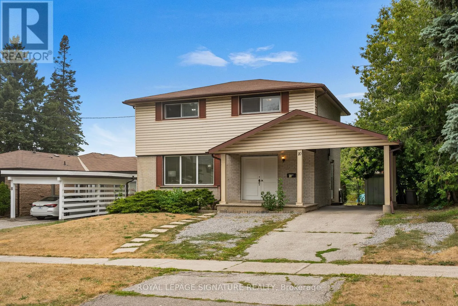 MAIN & UPPER LEVEL - 10 ROCHELLE CRESCENT