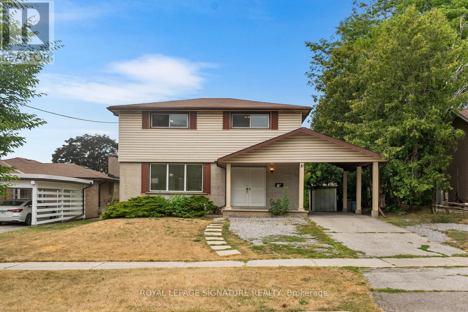 MAIN & UPPER LEVEL - 10 ROCHELLE CRESCENT