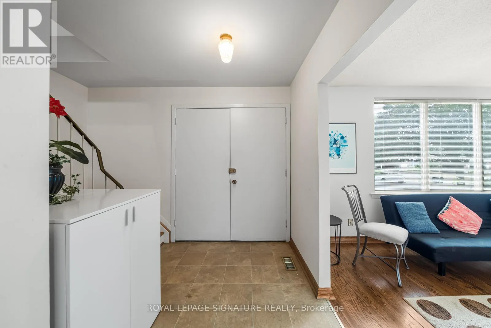 MAIN & UPPER LEVEL - 10 ROCHELLE CRESCENT
