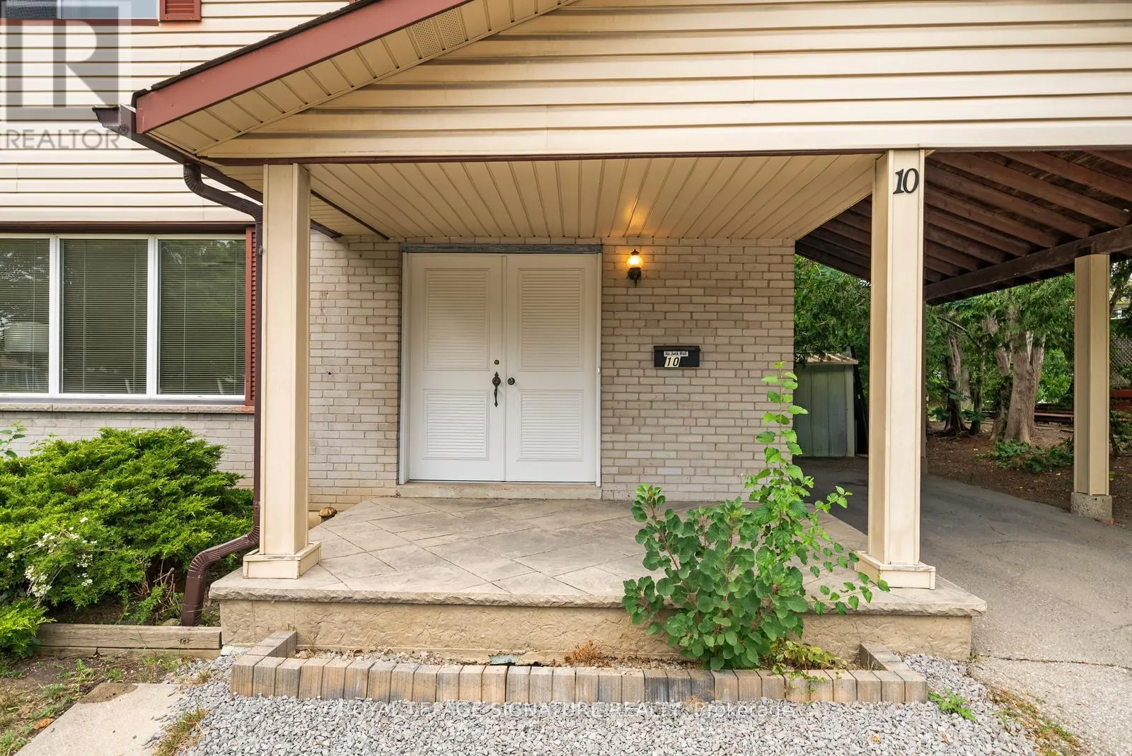 MAIN & UPPER LEVEL - 10 ROCHELLE CRESCENT