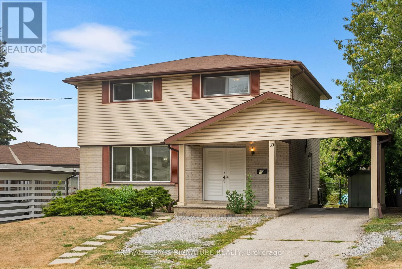 MAIN & UPPER LEVEL - 10 ROCHELLE CRESCENT