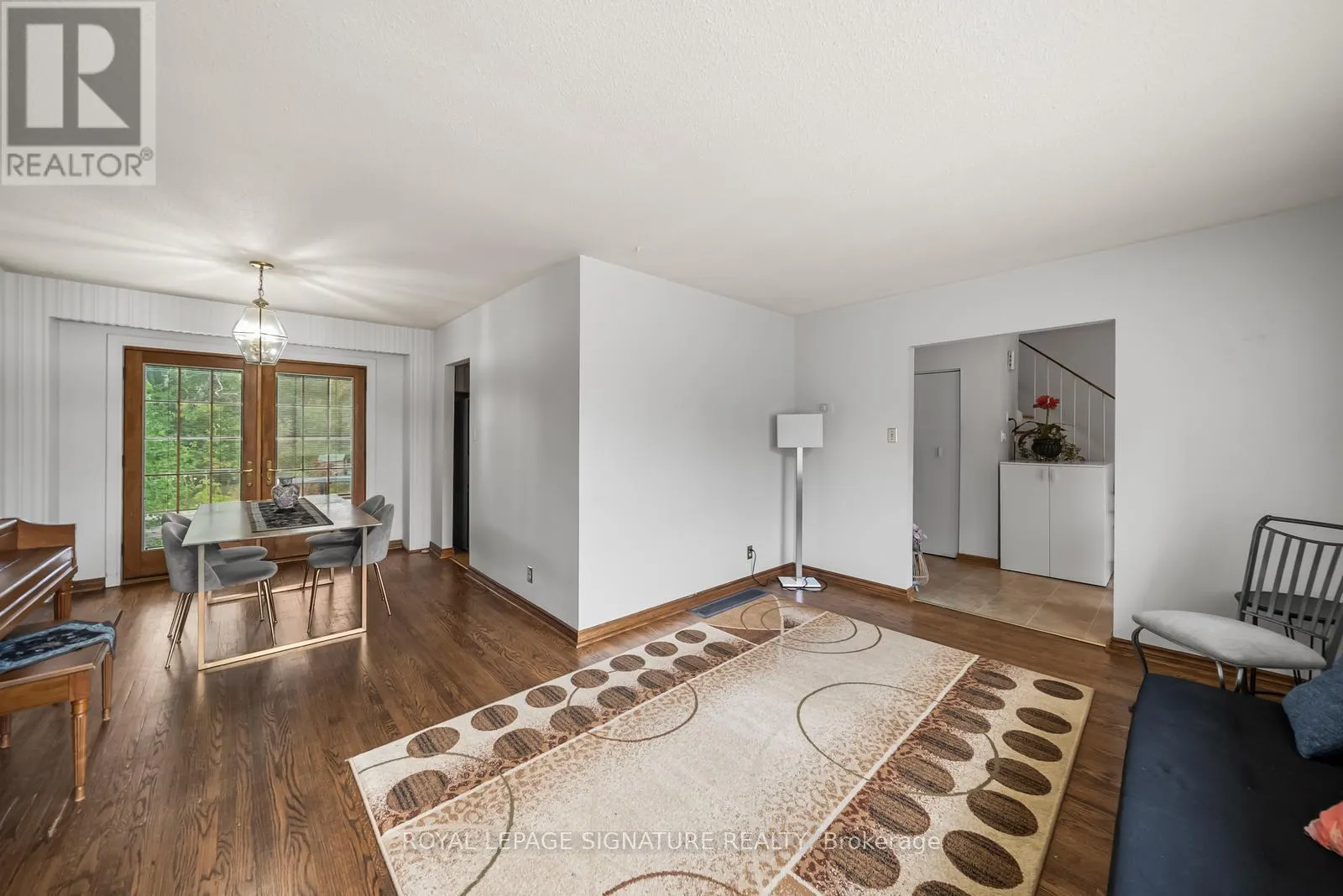 MAIN & UPPER LEVEL - 10 ROCHELLE CRESCENT