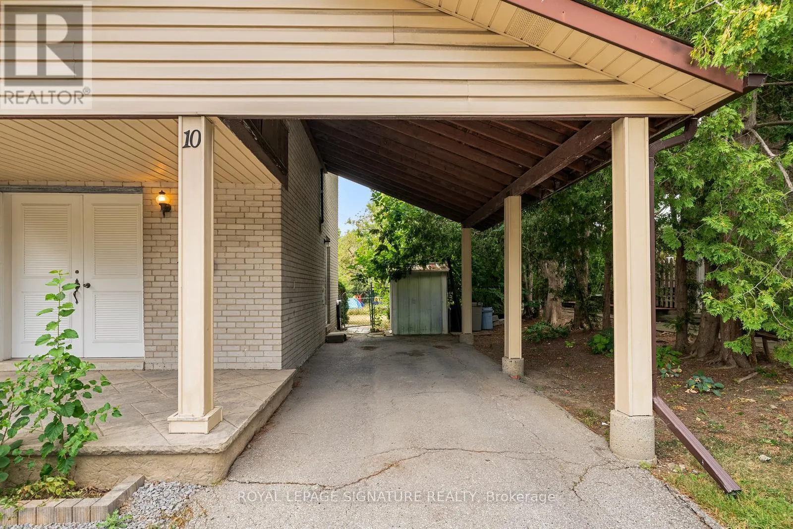 MAIN & UPPER LEVEL - 10 ROCHELLE CRESCENT