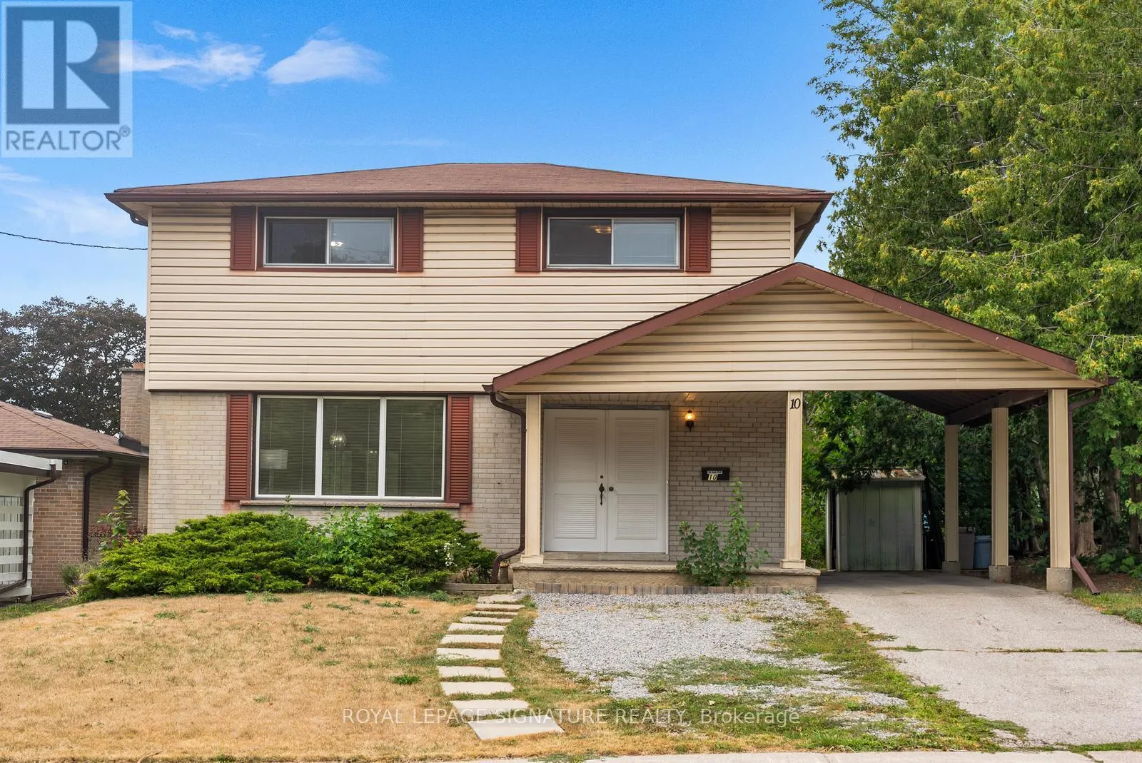 MAIN & UPPER LEVEL - 10 ROCHELLE CRESCENT