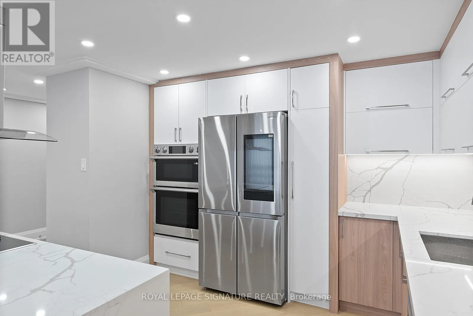 406 - 77 CARLTON STREET