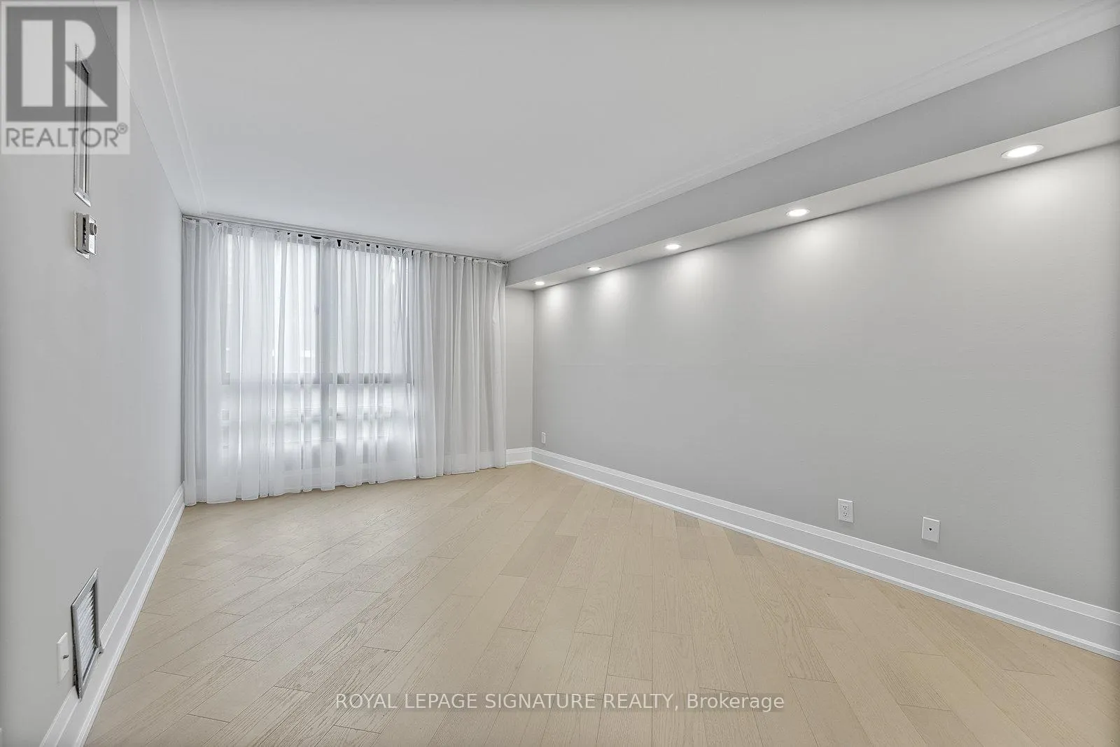 406 - 77 CARLTON STREET
