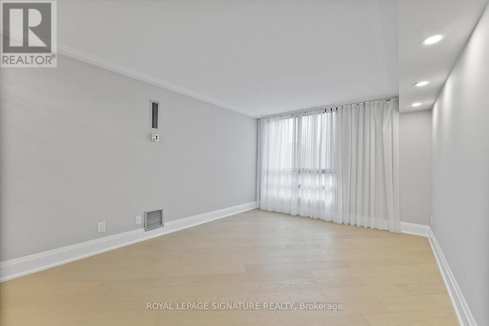 406 - 77 CARLTON STREET