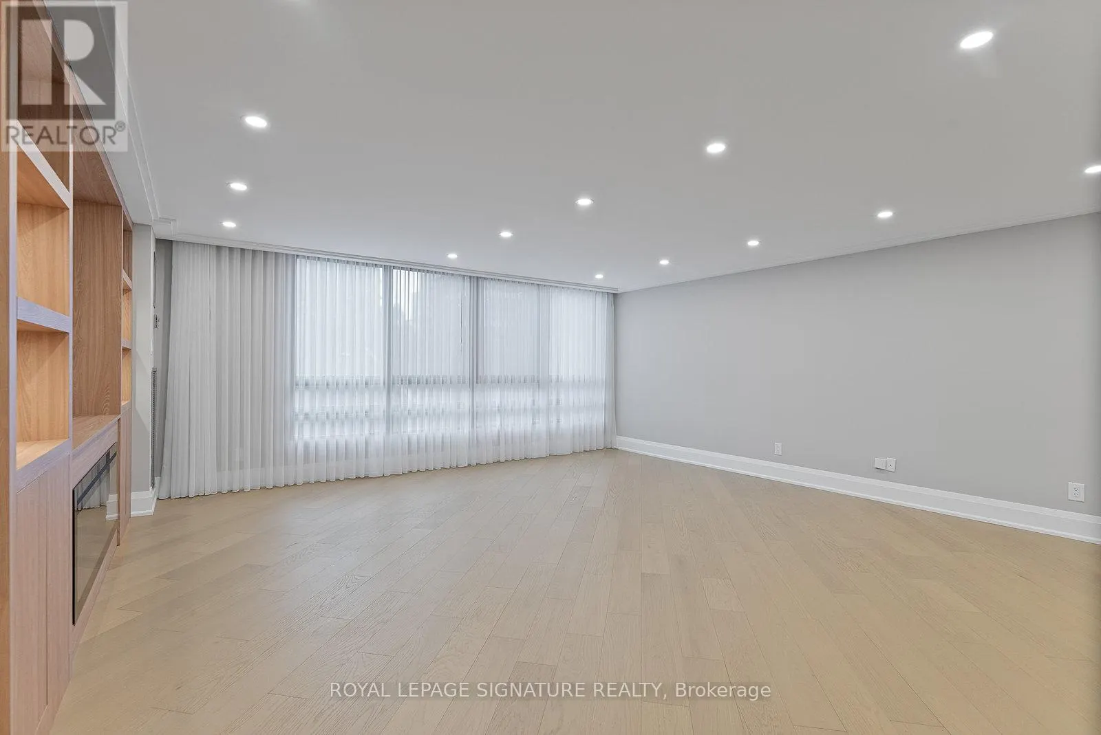 406 - 77 CARLTON STREET