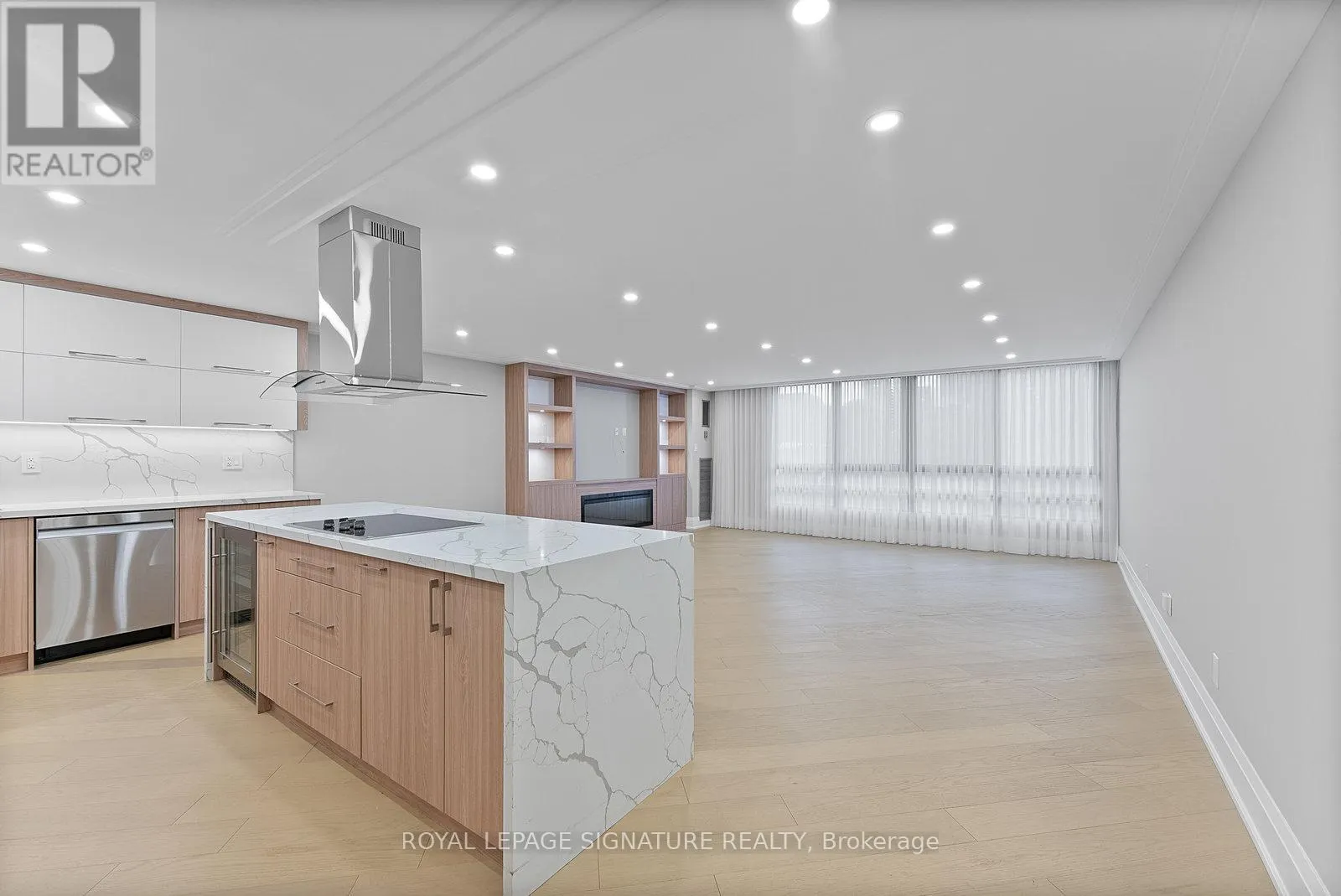 406 - 77 CARLTON STREET