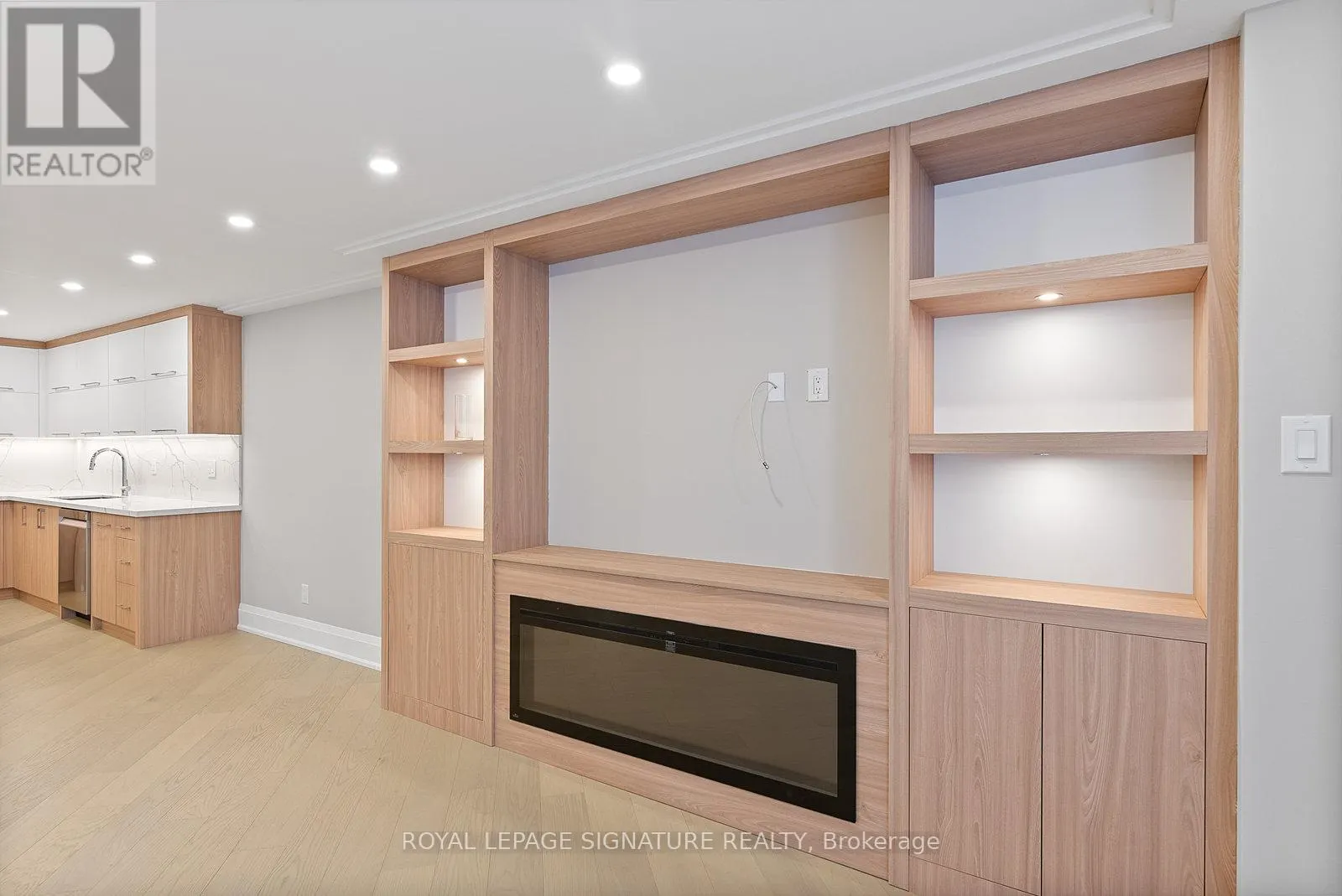 406 - 77 CARLTON STREET