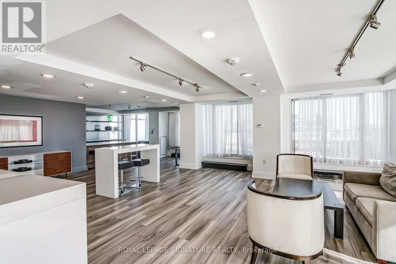 210 - 125 WESTERN BATTERY ROAD
