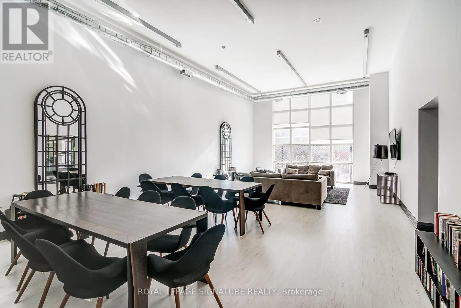 210 - 125 WESTERN BATTERY ROAD