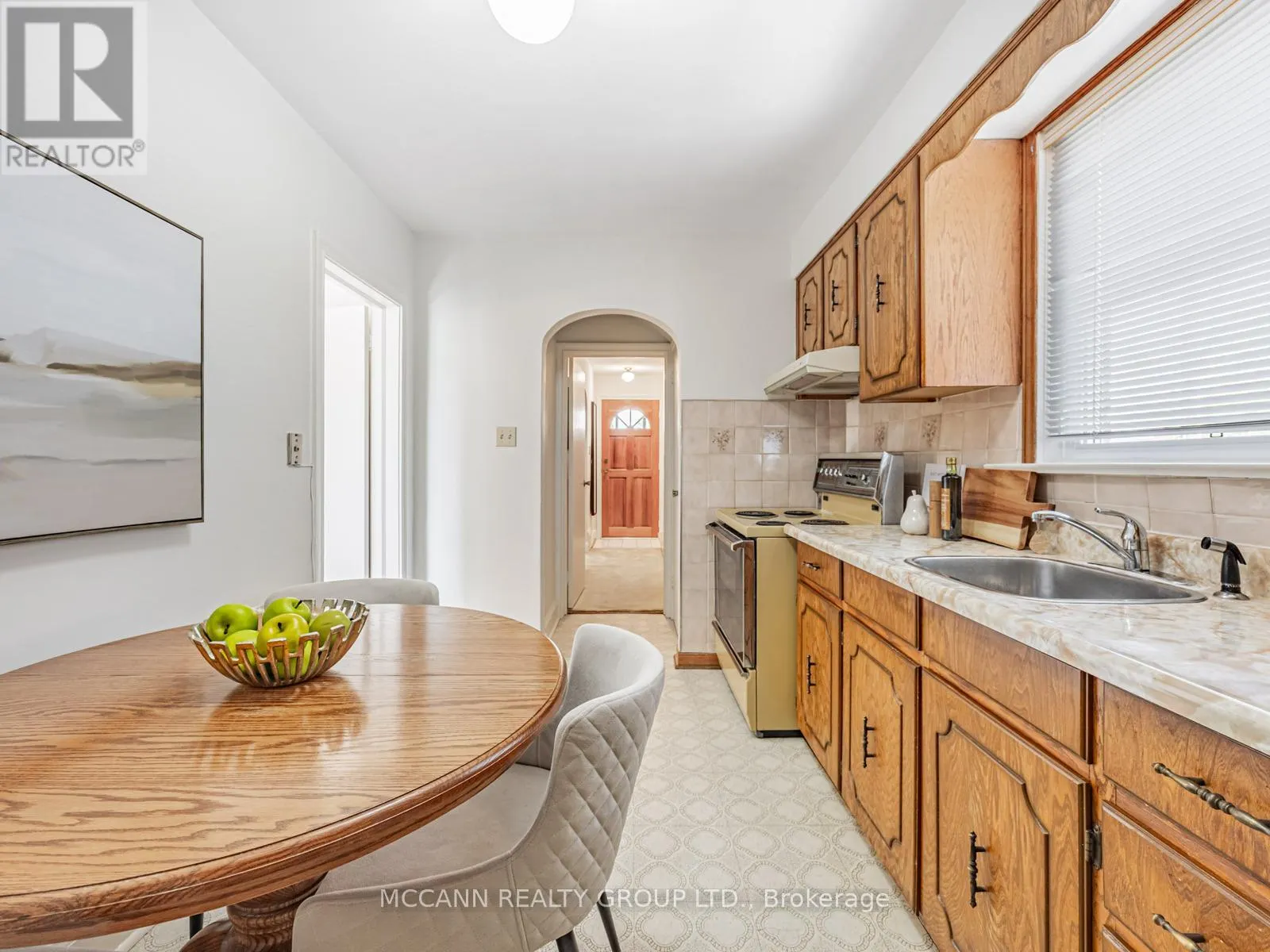 407 ROSELAWN AVENUE