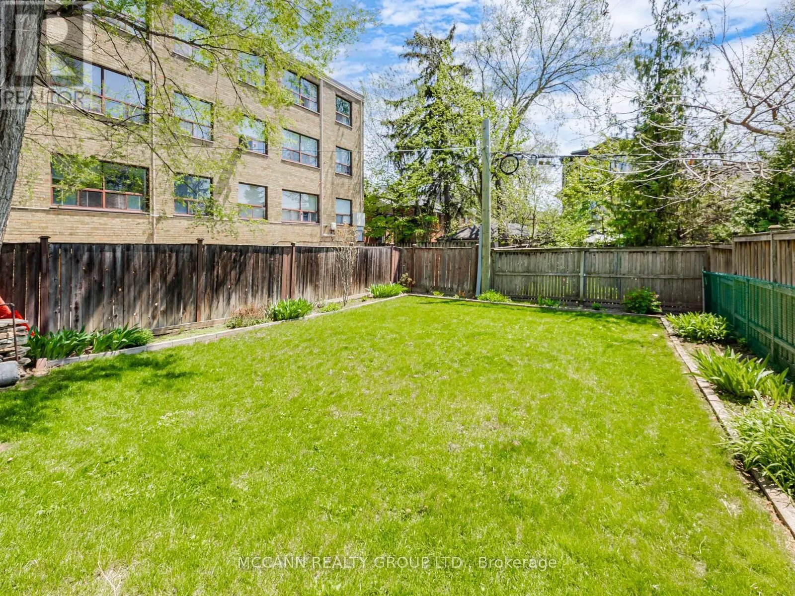 407 ROSELAWN AVENUE