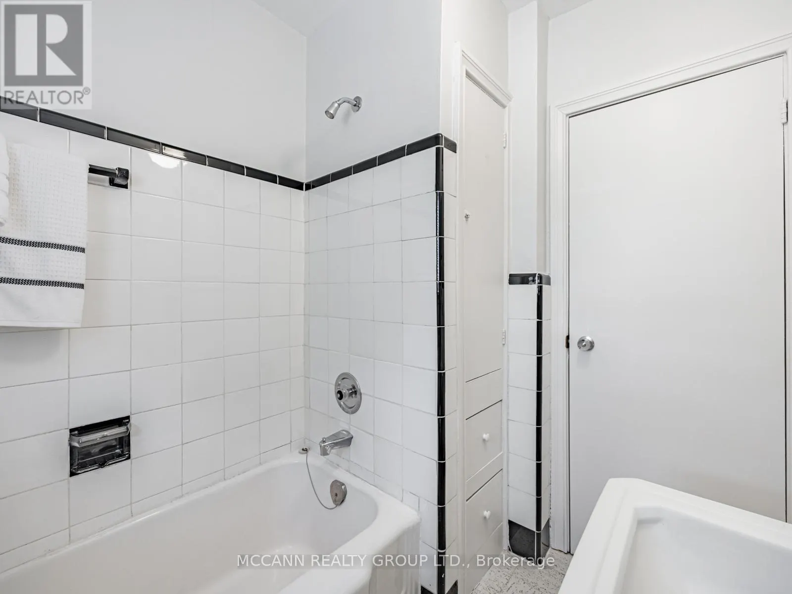 407 ROSELAWN AVENUE