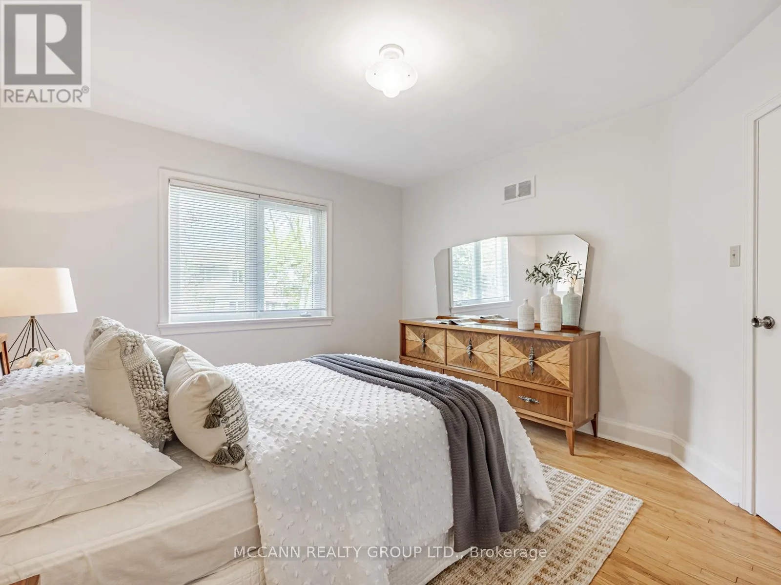 407 ROSELAWN AVENUE