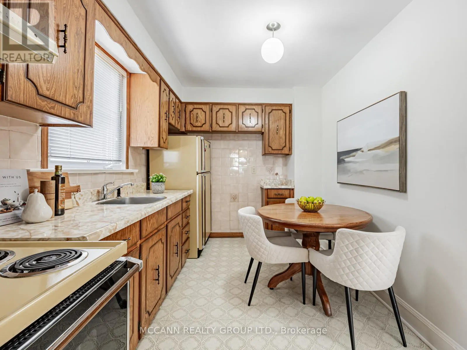 407 ROSELAWN AVENUE