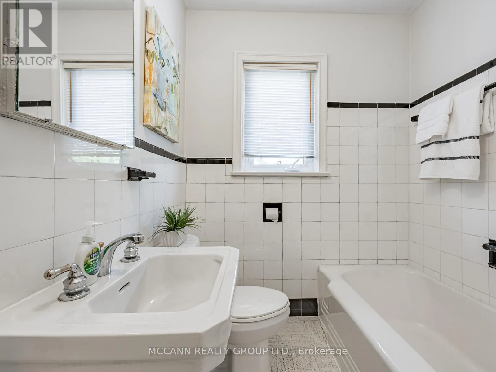 407 ROSELAWN AVENUE