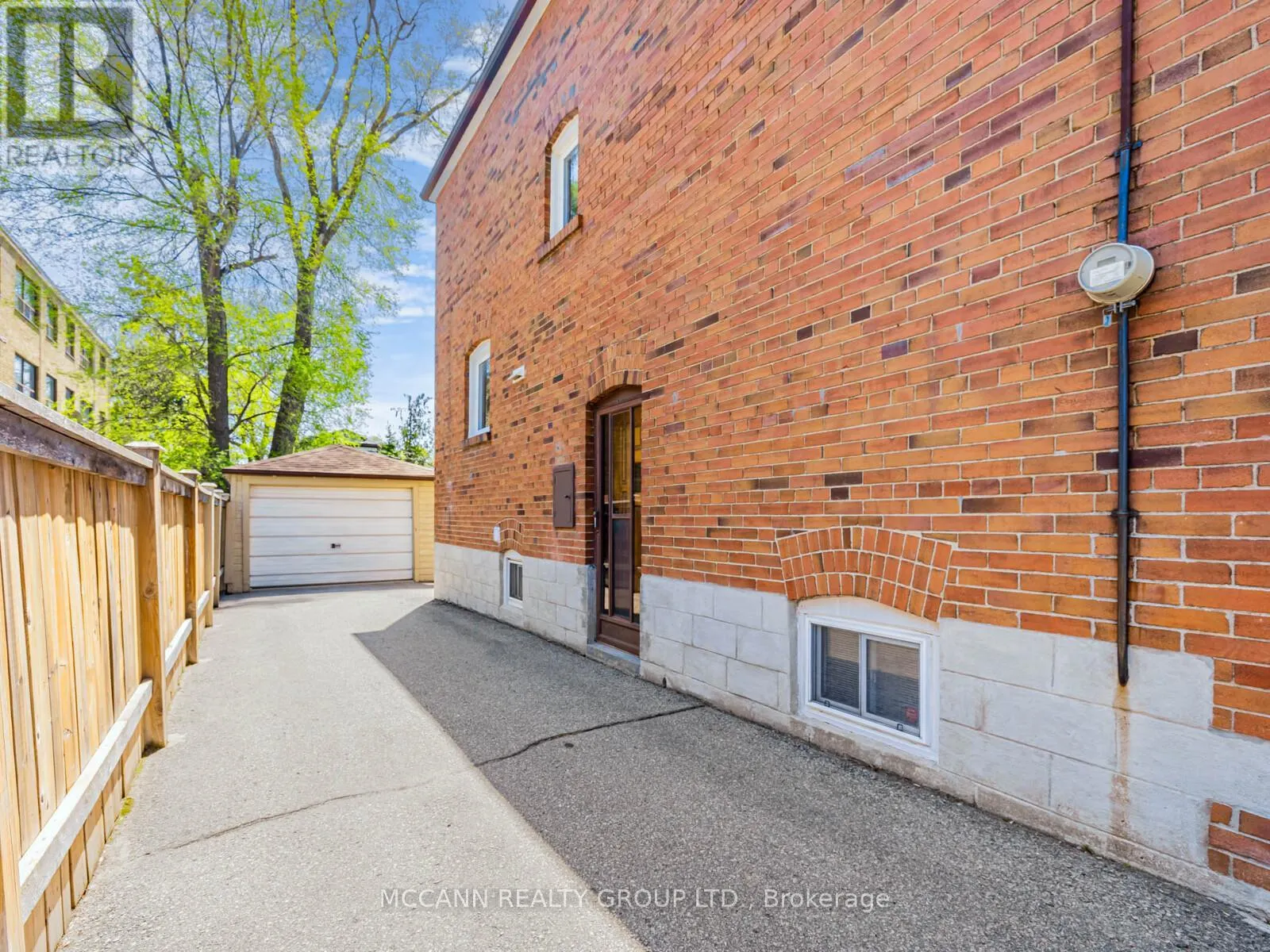 407 ROSELAWN AVENUE