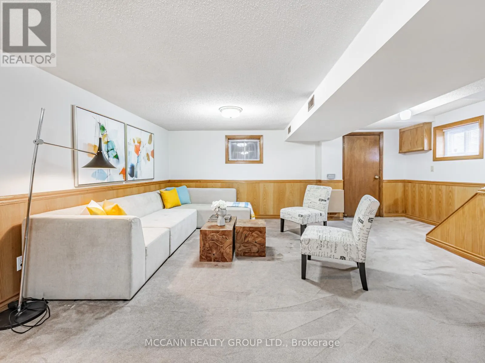 407 ROSELAWN AVENUE