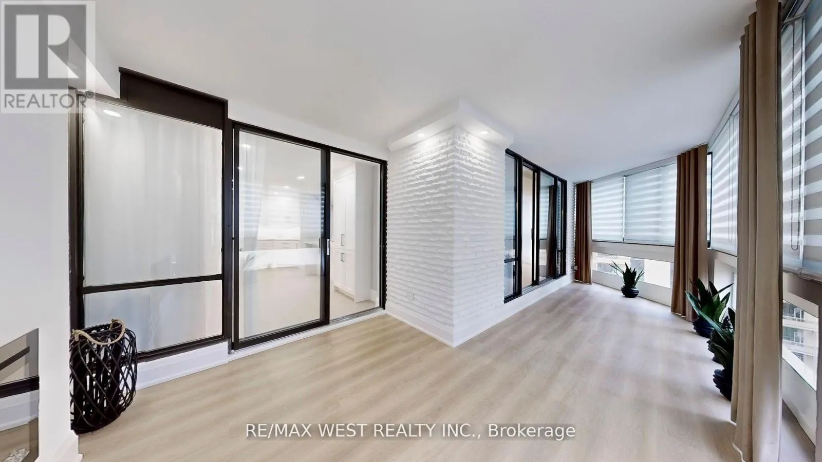 801 - 240 HEATH STREET W