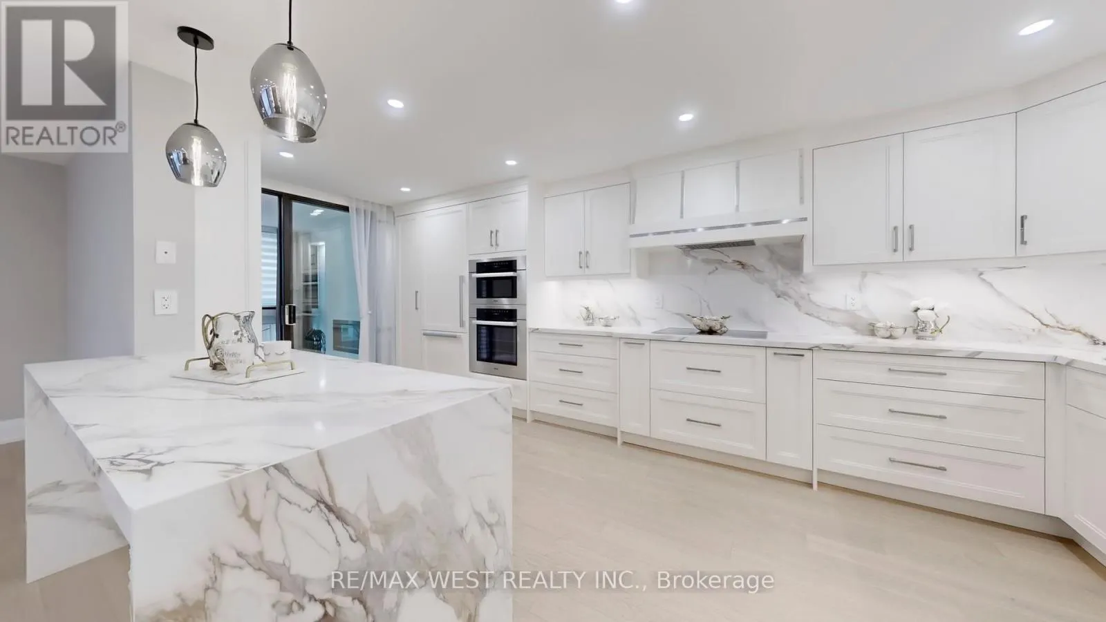 801 - 240 HEATH STREET W