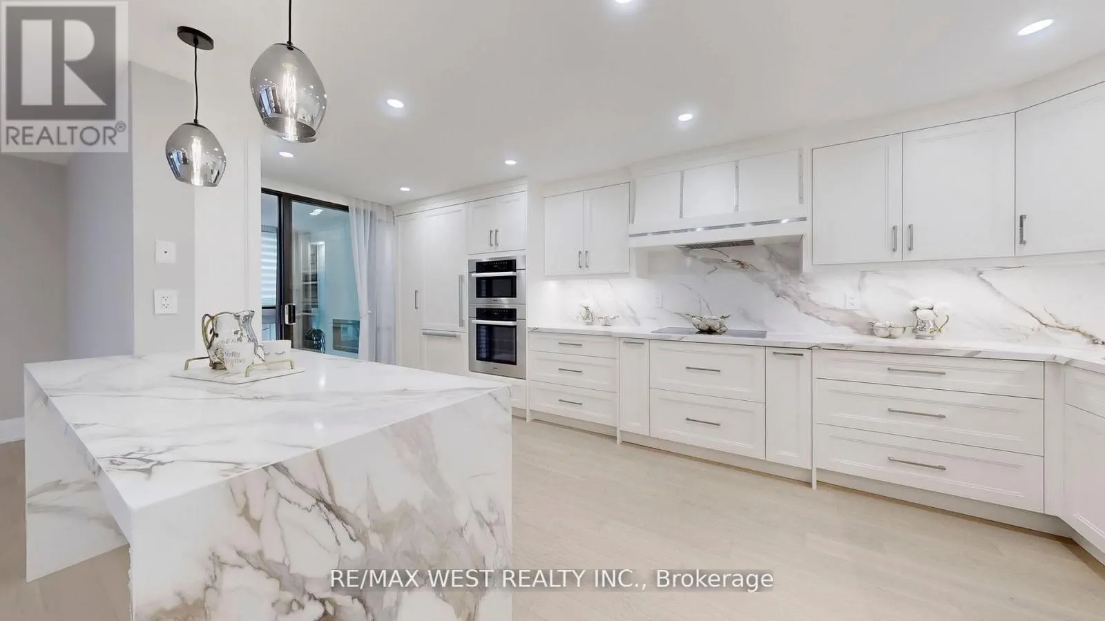 801 - 240 HEATH STREET W