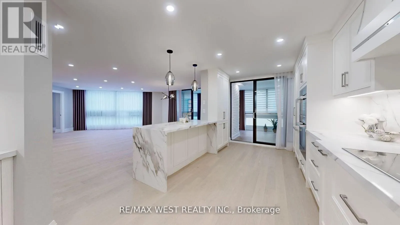 801 - 240 HEATH STREET W