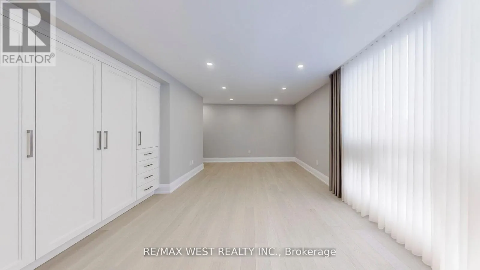 801 - 240 HEATH STREET W