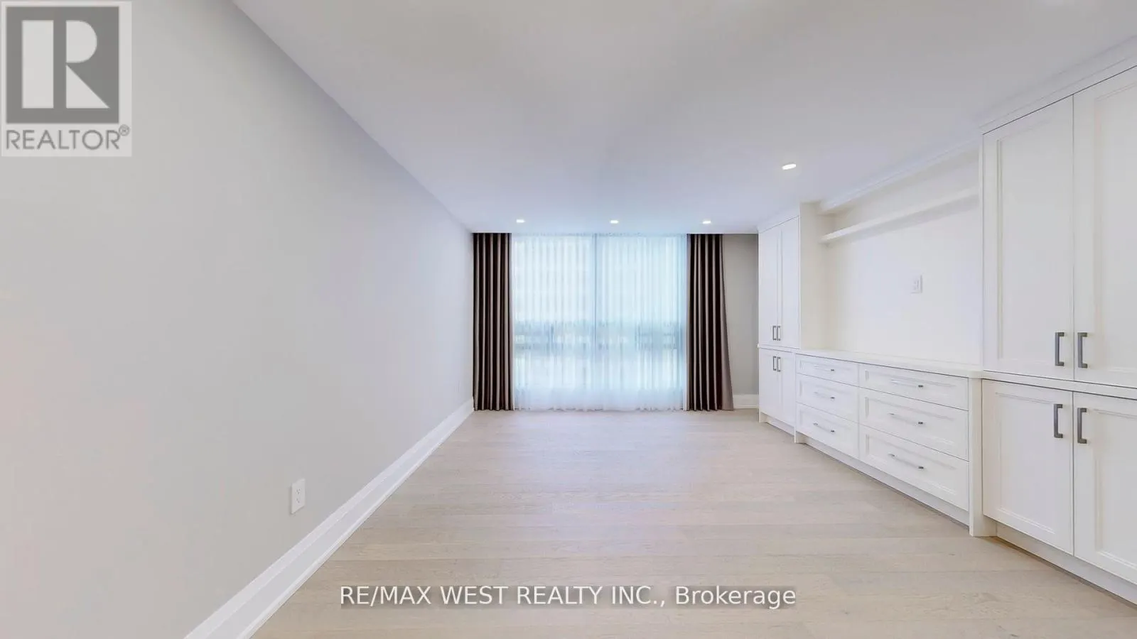 801 - 240 HEATH STREET W